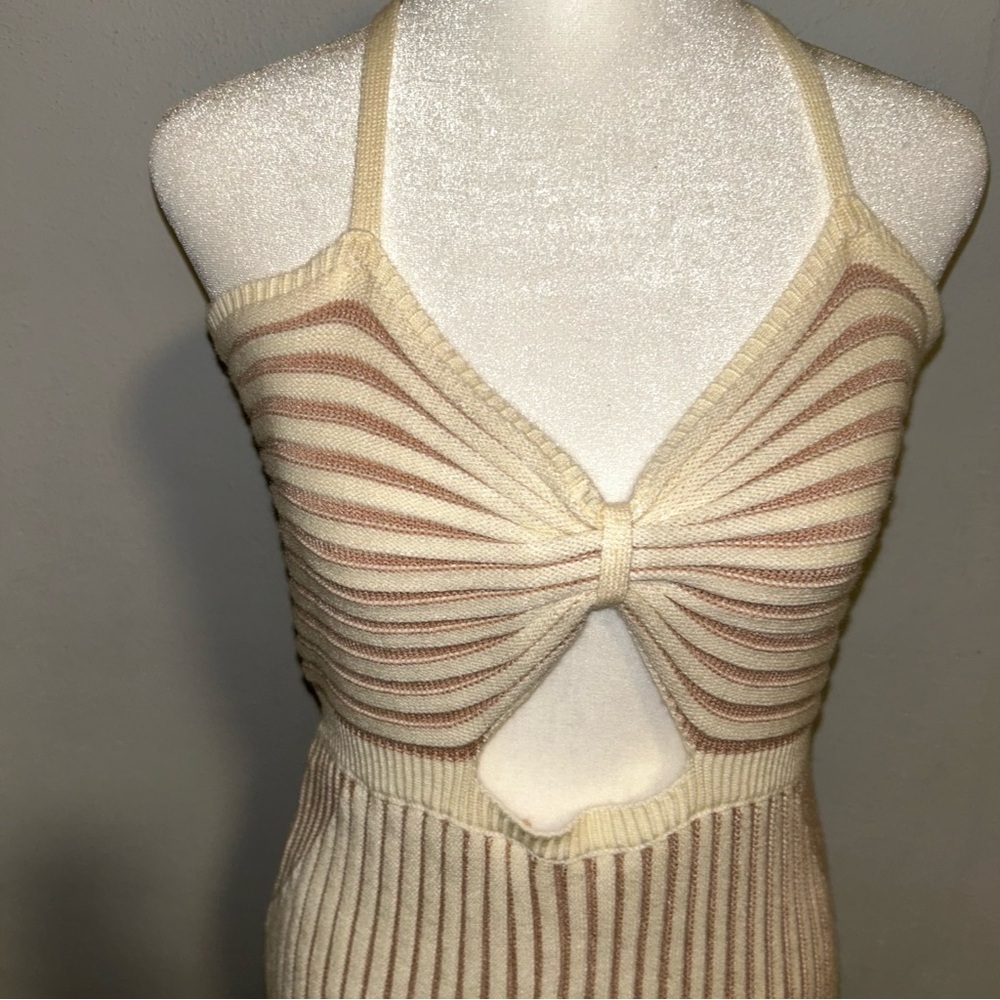 Elegant Cream Maxi Dress - Picture 5 of 7